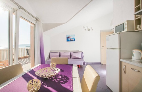 Seget Donji Apartment | Kaja - right next to the beach