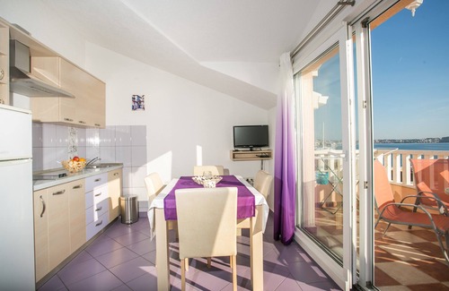 Seget Donji Apartment | Kaja - right next to the beach