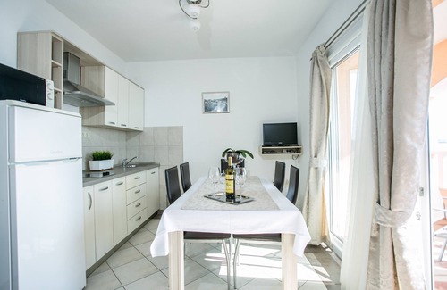 Seget Donji Apartment | Kaja - right next to the beach