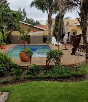 Emalahleni House | Kalahari Guest House