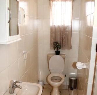 Emalahleni House | Kalahari Guest House