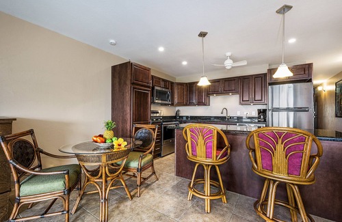 Historic Kailua Village Condo | Kalanikai 306: Cozy Oceanview Unit w/AC & Shared Pool in the heart of Kona Town