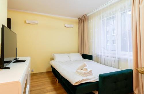 Krakow Apartment | Kalinowe Green Apartment by BookingHost