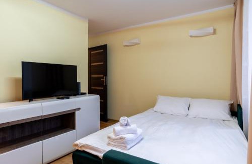 Krakow Apartment | Kalinowe Green Apartment by BookingHost