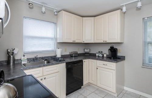 Kettering House | Kalm Retreat Peaceful 2br Near The Greene