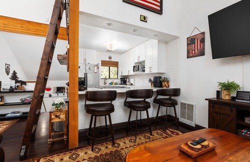 Shaver Lake Condo | Kamp Kokanee-cute & cozy condo 5 mins from town & the lake!