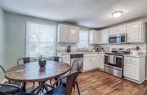 Raytown House | Kansas City Rim: 3bd/1ba house