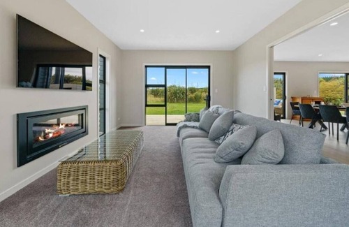 Waitarere Beach House | Kanuka Retreat-waitarere Beach- Outdoor Fireplace