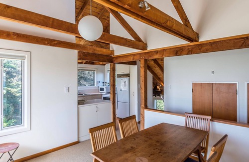 Waikanae Cottage | Kapiti at The Coast - Waikanae Holiday Home