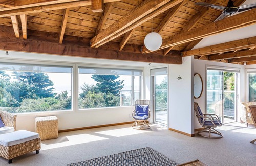 Waikanae Cottage | Kapiti at The Coast - Waikanae Holiday Home