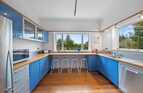 Paraparaumu Cottage | Kapiti Getaway - Paraparaumu Beach Rental