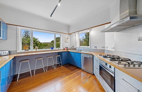 Paraparaumu Cottage | Kapiti Getaway - Paraparaumu Beach Rental