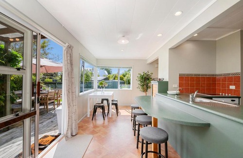 Wharewaka House | Kapuka Paradise - Wharewaka Holiday Home