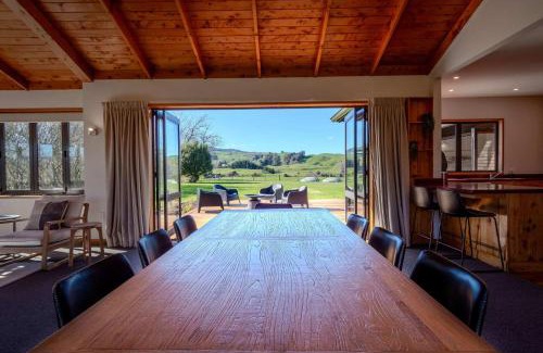 Ngakuru House | Karapiti Lodge - Stunning Rural Getaway