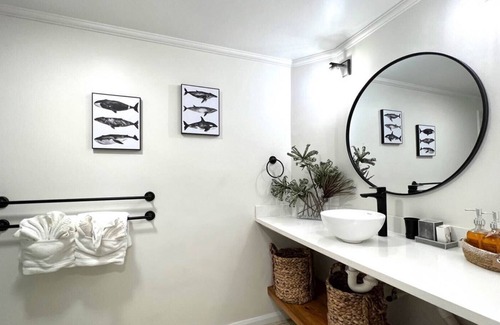 Lowlands Villa | KARISSA's is a Stylish 2-bedroom Suite with a private pool & gas BBQ