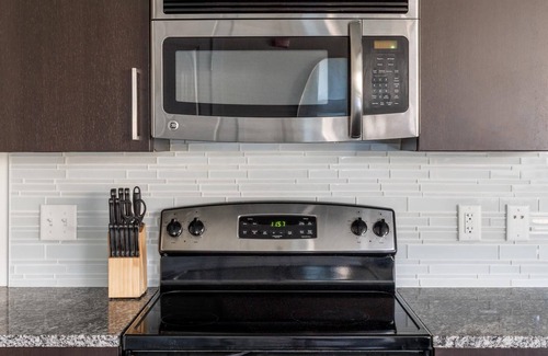 Del Ray Apartment | Kasa | Inviting 1 BD + Pet Friendly | Alexandria