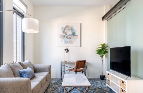 Del Ray Apartment | Kasa | Welcoming 1 BD + Amenity Access | Alexandria