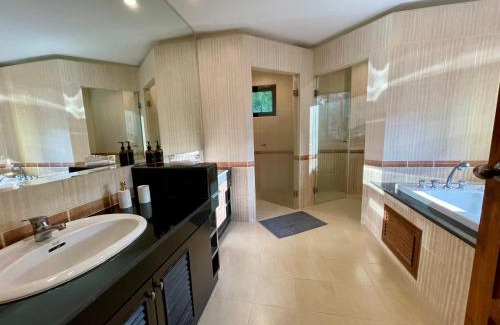 Kata Villa | Kata Sunset Bay Villa - 3BR Private Pool - Seaview