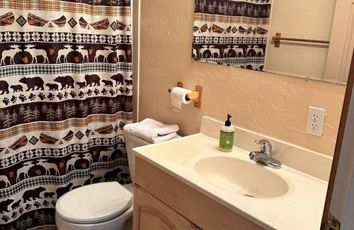 Homer Cabin | Katmai Lakefront Room, Homer Floatplane Lodge