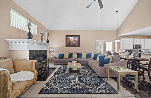 Barker House | Katy Retreat | BBQ Yard | Game Room | Sleeps 16