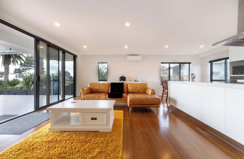 Kawakawa Bay House | Kawakawa Bay Beach Bliss - Auckland Holiday Home