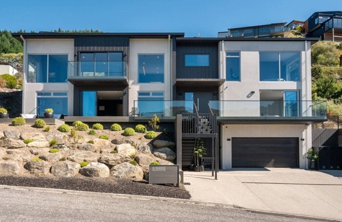 Frankton House | Kawarau Room With Lake Views