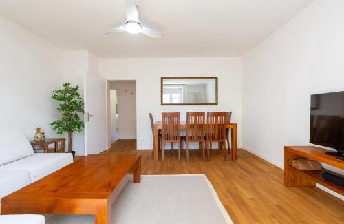 Werd Apartment | KAYA Zurich Apartment 2B - Downtown 2BR Deluxe Apt