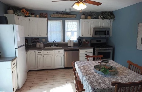 Clendenin Apartment | Kayak & Trail Lovers 2