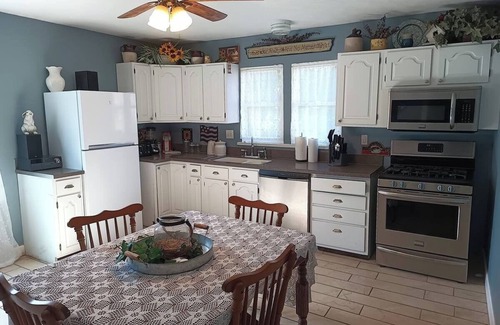 Clendenin Apartment | Kayak & Trail Lovers 2