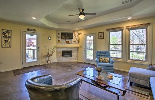 Piney House | Kayaks and Boat Slip Waterfront Hot Springs Home!