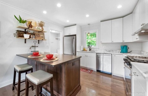 Lake Shangrila House | Kayaks and Fire Pit~ Cozy 2 Bedroom Lake Retreat