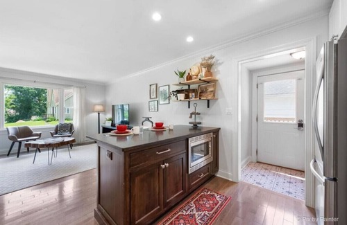 Lake Shangrila House | Kayaks and Fire Pit~ Cozy 2 Bedroom Lake Retreat