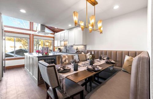 Deer Valley House | KBM Resorts Upgraded Easy walk to Main St Close to Deer Valley hot tub gas fireplace BCC-1101