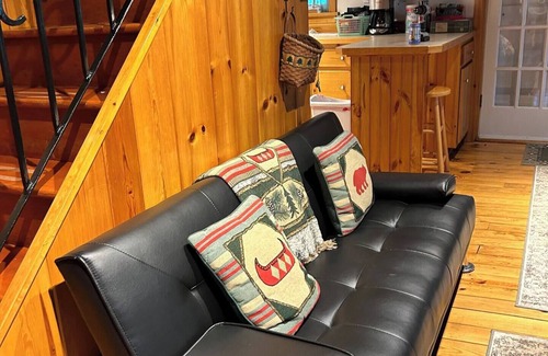 Fishertown Cottage | KD CottagesnCharming stone cottage on Dunnings Creek in Bedford County