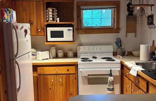 Fishertown Cottage | KD CottagesnCharming stone cottage on Dunnings Creek in Bedford County