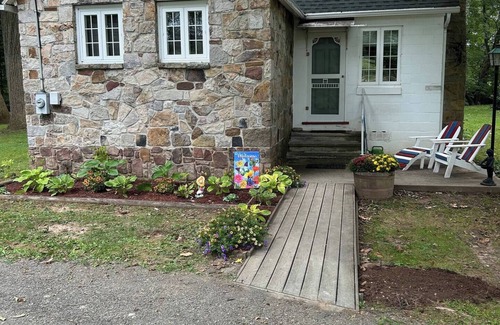 Fishertown Cottage | KD CottagesnCharming stone cottage on Dunnings Creek in Bedford County