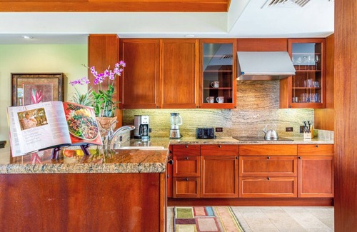 Kaupulehu House | Ke Alaula Villa 232B – Vibrant Ocean Views | Onsite Staff & Daily Housekeeping