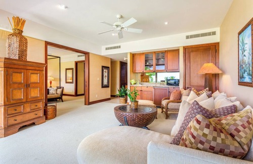 Kaupulehu House | Ke Alaula Villa 232B – Vibrant Ocean Views | Onsite Staff & Daily Housekeeping