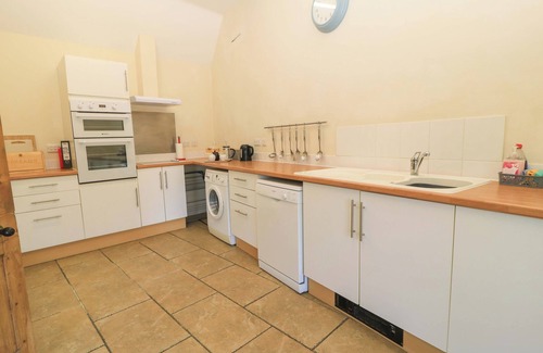 Blandford Forum Cottage | KEEPERS COTTAGE, pet friendly in Winterborne Stickland
