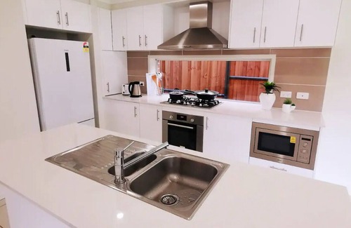 Kellyville House | Kellyville Adorable 5Br - Closed to Shops & Parks