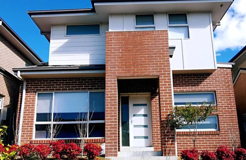 Kellyville House | Kellyville Adorable 5Br - Closed to Shops & Parks