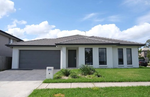 Kellyville House | Kellyville Modern & Stylish House for family &work