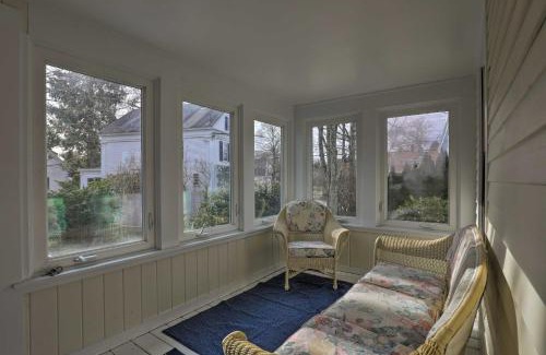Kennebunk House | Kennebunk Cottage with Yard Less Than 1 Mi to Beach!
