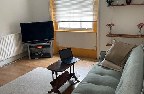 West Kensington Apartment | Kensington flat with roof terrace and sunshine