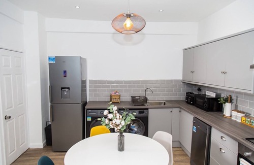 Nottingham House | KENSINGTON HOUSE: A Contemporary House/Perfect for groups/Close to City Centre