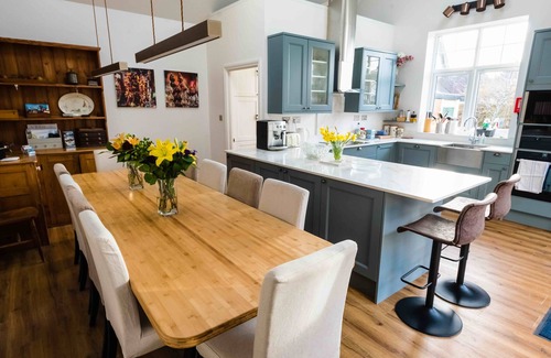 Burmarsh House | Kent Coast 5BR Family Home, Private Garden & Beach Access