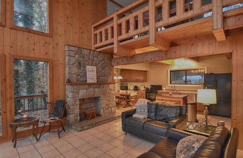 New Concord Ski Chalet | Kentucky Lake Chalet - HOT TUB & PRIVATE DOCK