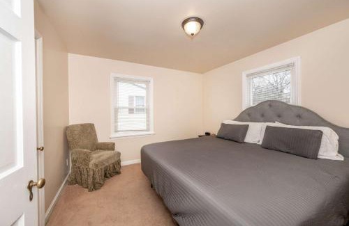 Roselawn Finance House | Kenwood Keys 2 - Stay for 6