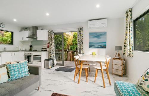 Onetangi House | Kererū Cabin