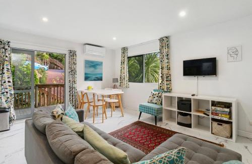 Onetangi House | Kererū Cabin